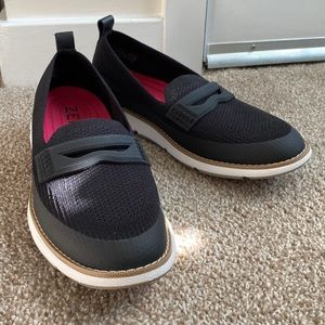 Cole Haan Women's 4.ZERØGRAND Loafer, size 8.5, Black / Bright Berry fly knit